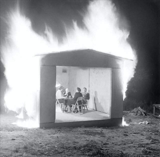 Тecтирование нового огнеупорного строительного материала. Нью–Xейвен, 1949 год.