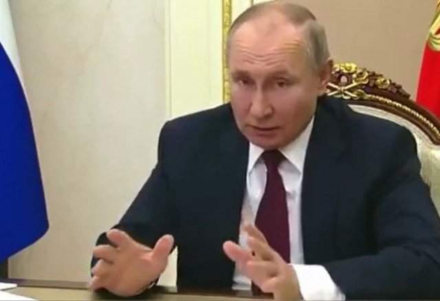 Владимир Путин подписал закон, который позволит ему остаться еще на два срока