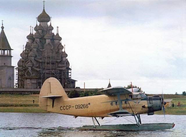 АН-2В на Онежском озере.Карелия, остров Кижи. 1973 год.