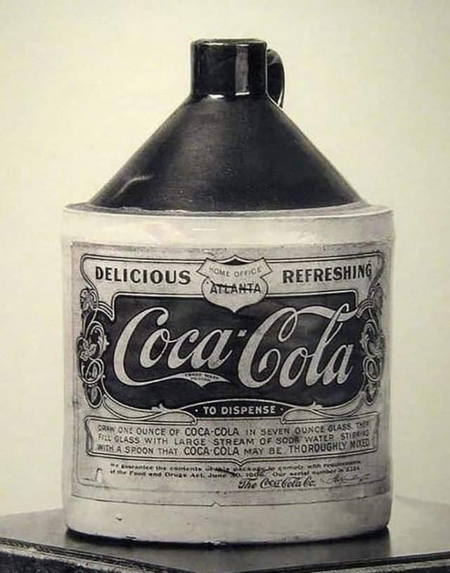 Самая первая и оригинальная бутылка Coca-Cola. Атланта, Джорджия. США.1894 год.