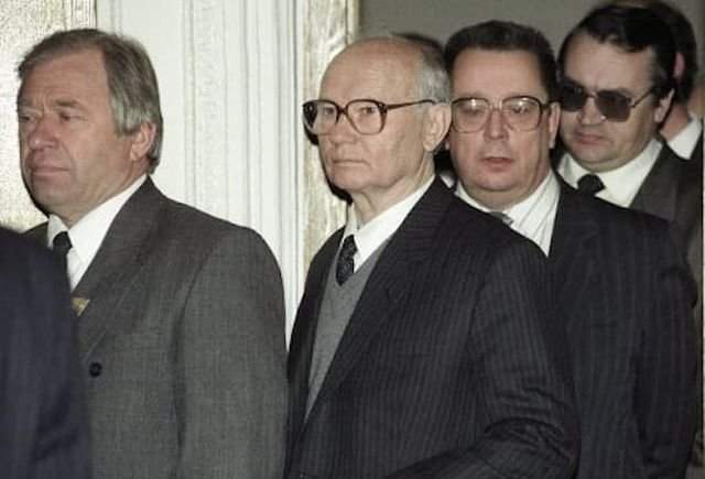 Из тюрьмы «Лефортово» освобождают амнистированных членов ГКЧП. 1994 год.