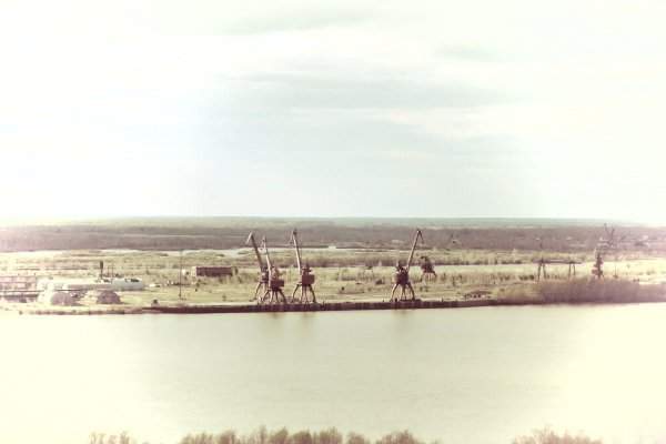 Портовые краны на водопое, река Иртыш, 1985 год