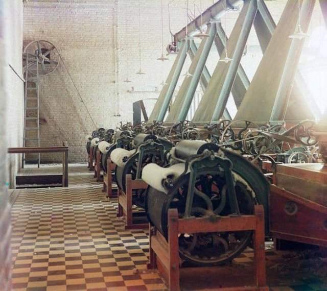 Фабрика по производству хлопчато-бумажной нити. Предположительно в Ташкенте, 1905 г.