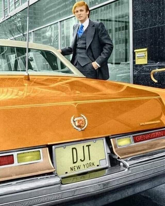 30-летний Дональд Трамп и его Cadillac Fleetwood. Нью-Йорк, 1976 год.