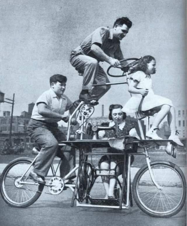 Семейный велосипед с швейной машинкой, 1939 год.