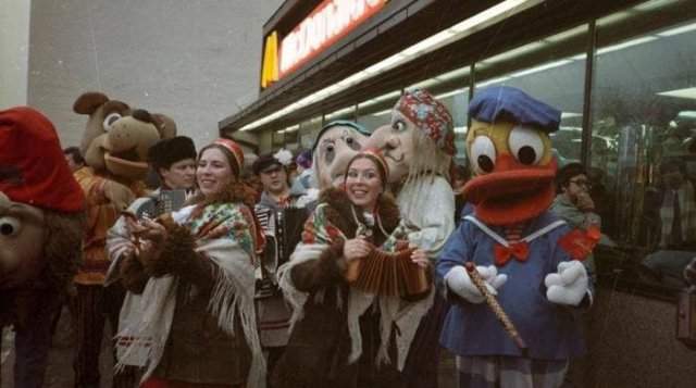 Открытие первого в СССР Макдональдса, Москва, 30 января 1990 года.