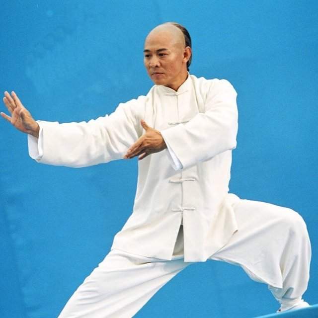 Джет Ли в белом кимоно