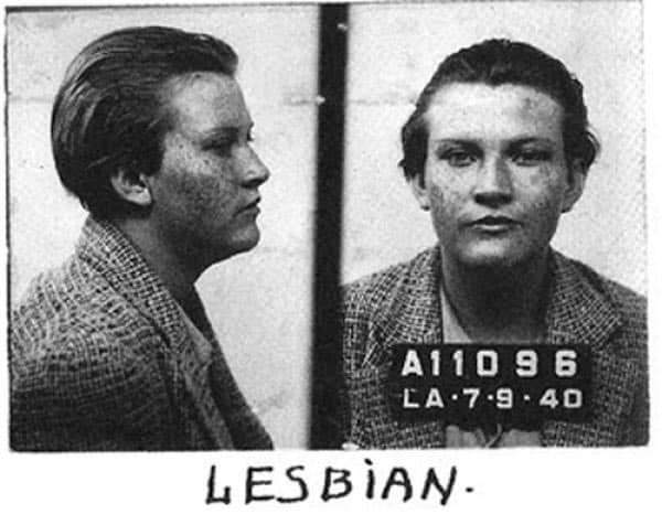 Полицейское фото арестованной девушки за нетрадиционную ориентацию, США, 1940 год.