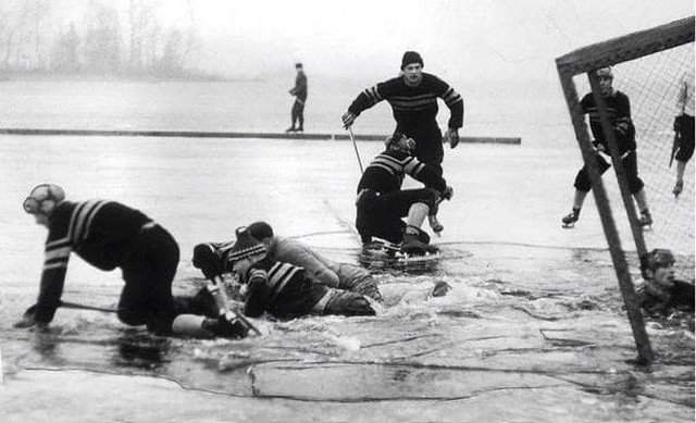Хоккеисты провалились под лёд на полуфинале чемпионата Швеции, 1959 г.