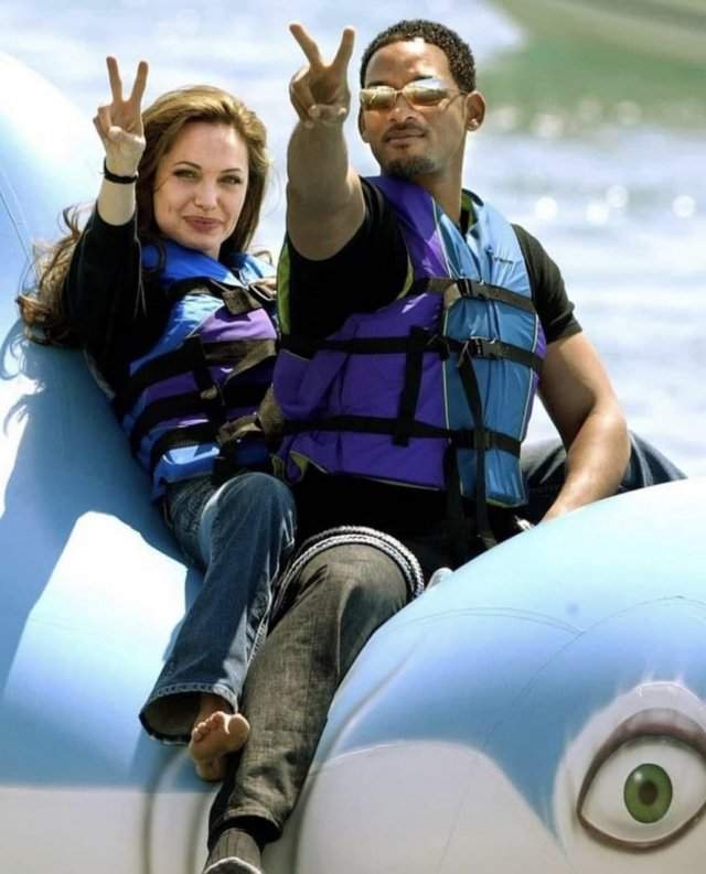 Уилл Смит и Анджелина Джоли весело проводят время, 2004 год.