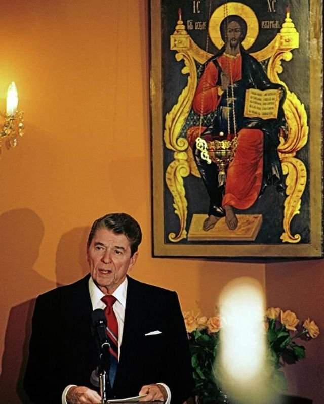 Рональд Рейган в Свято-Даниловом монастыре, Москва, 1988 год.