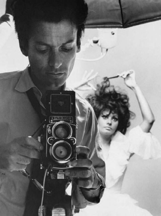 Фотограф Ричард Аведон и его модель Софи Лорен, 1966 год