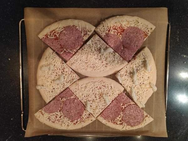 Как испечь сразу две пиццы в небольшой духовке