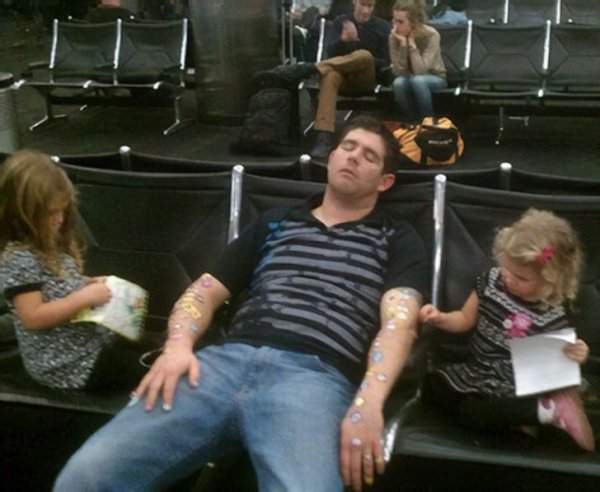 Причина, по которой опасно засыпать в аэропорту