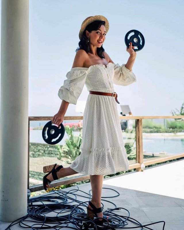 Марина Кравец - самая смешная женщина российского телевидения в белом платье