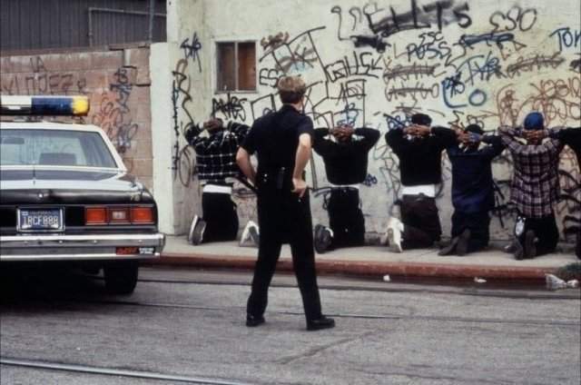 Арестованные в ходе беспорядков афроамериканцы. Лос-Анджелес, 1991 год.