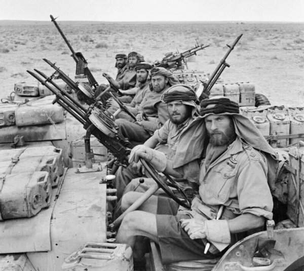 SAS возвращается с патрулирования. Северная Африка, 1943