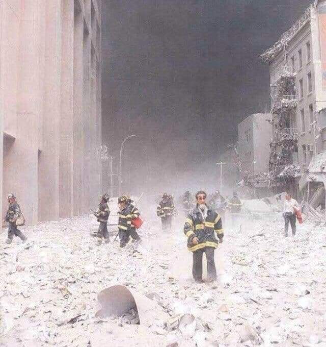 Нью-Йорк пocле теpaкта, 11 сентября 2001 года.