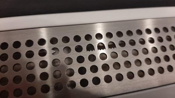 В вентиляционных отверстиях метро в Стокгольме спрятана еле заметная пасхалка в виде Пакмана