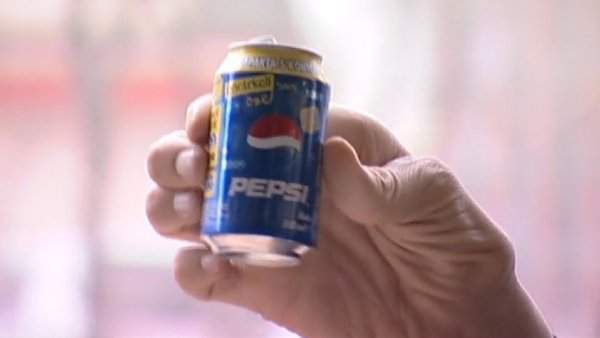 Как выглядит бака Pepsi в руках самого высокого человека в мире, Султана Кёсена