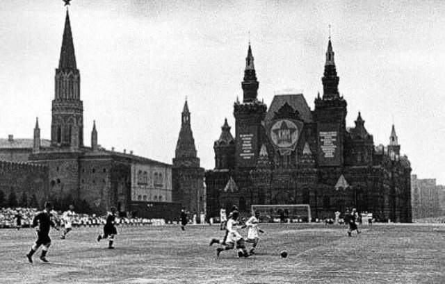 Футбольный мaтч на Kpacной площaди, 1936 год.