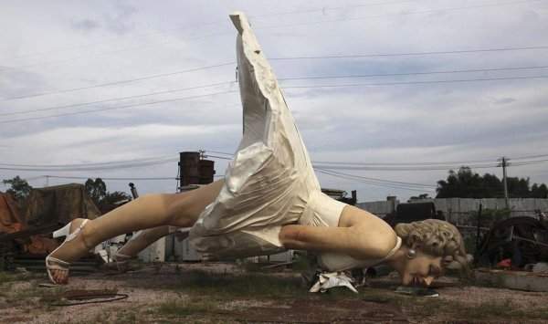 Гигантская статуя Мэрилин Монро высотой 8 метров