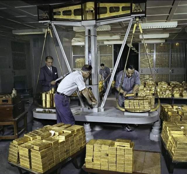 &quot;Золотые весы&quot; в Федеральном резервном банке Нью-Йорка, 1959 год.