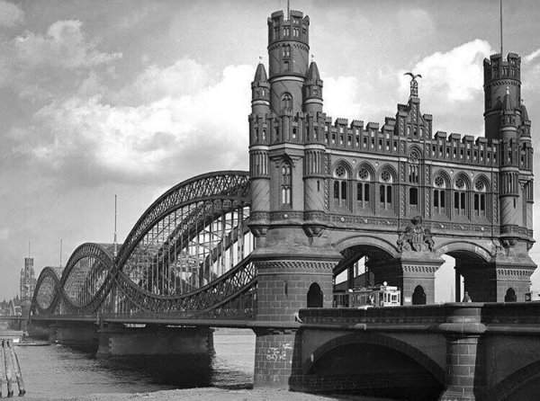 Оригинальный мост Neue Elbbrücke (Новый Эльбский) 1887-1959 годов в Гамбурге, Германия
