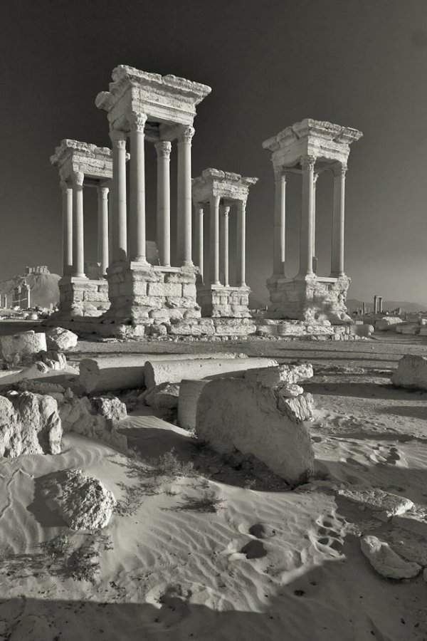 Тетрапилон конца III века в древней Пальмире, Сирия, уничтожен в 2017 году