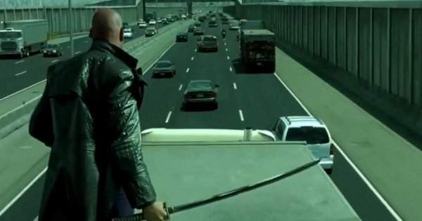 Сцена на автостраде, «Матрица: Перезагрузка» (2003)