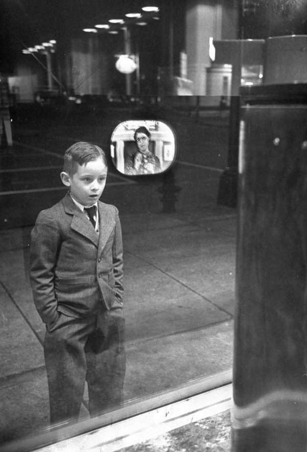 Реакция мальчика, который впервые в жизни увидел телевизор, 1948 год
