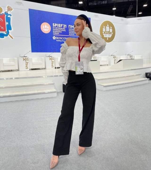 Девушки Петербургского международного экономического форума (ПМЭФ-2021)