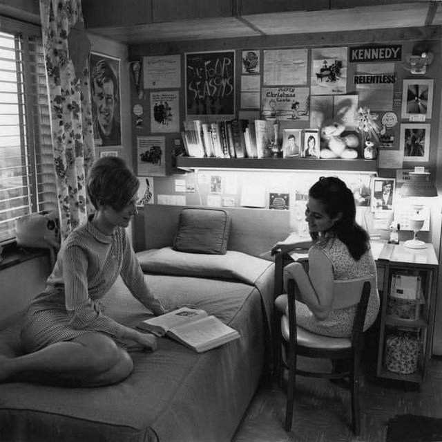 Жeнская комнaта в общeжитии, 1968 год.