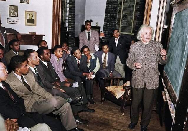 Альберт Эйнштейн преподает в Линкольнском университете. 1946 г.