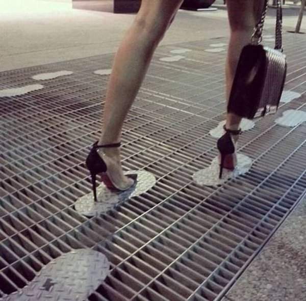 Только девушки на каблуках понимают всю гениальность этого решения