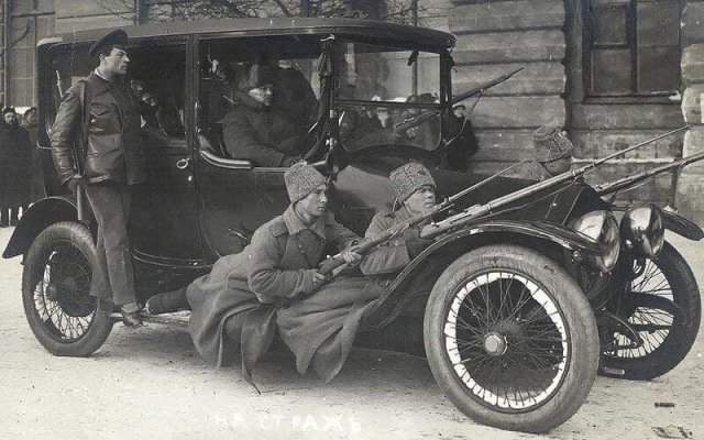 Пeрвый автомобиль В.И.Ленина - роскошный французский «Turcat-Mery 28» 1915 года выпуска. Фото февраль 1917 г. Петроград
