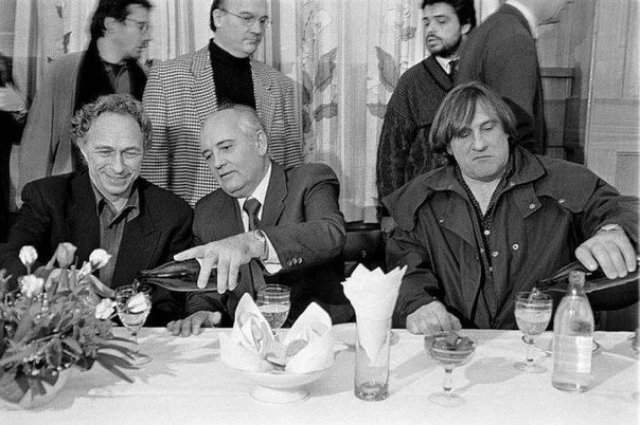 Пьер Ришар, Михаил Горбачев и Жерар Депардье на ММКФ, 1993 год.