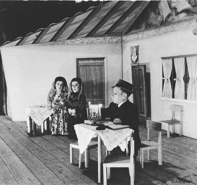 Семья Овиц, Израиль, 1950 год. Эта семья карликов смогла пережить эксперименты доктора Менгеле в Освенциме