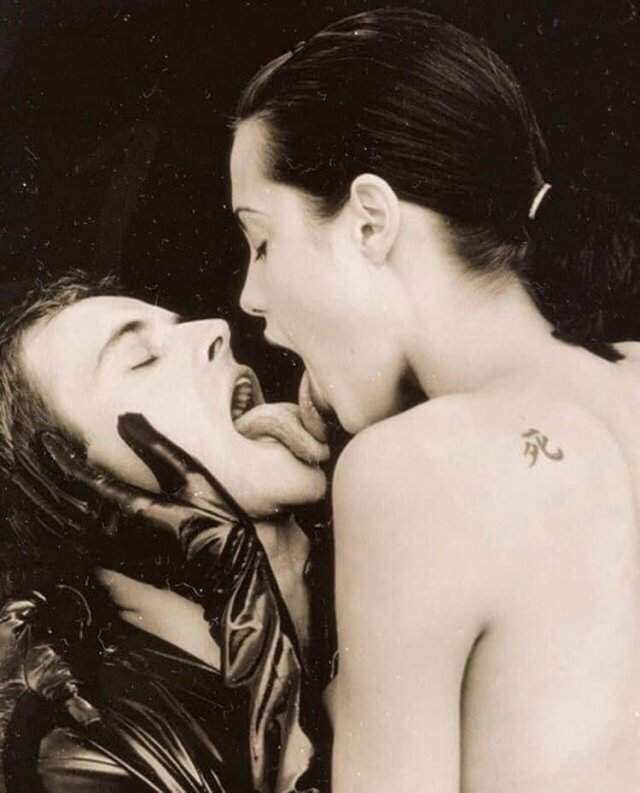 Джонни Ли Миллер и Анджелина Джоли, 1996 г.