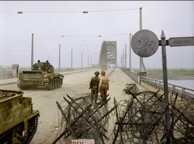 Вторая Мировая Война. Мост в г. Неймеген под контролем союзников. Нидерланды. 1944 г.
