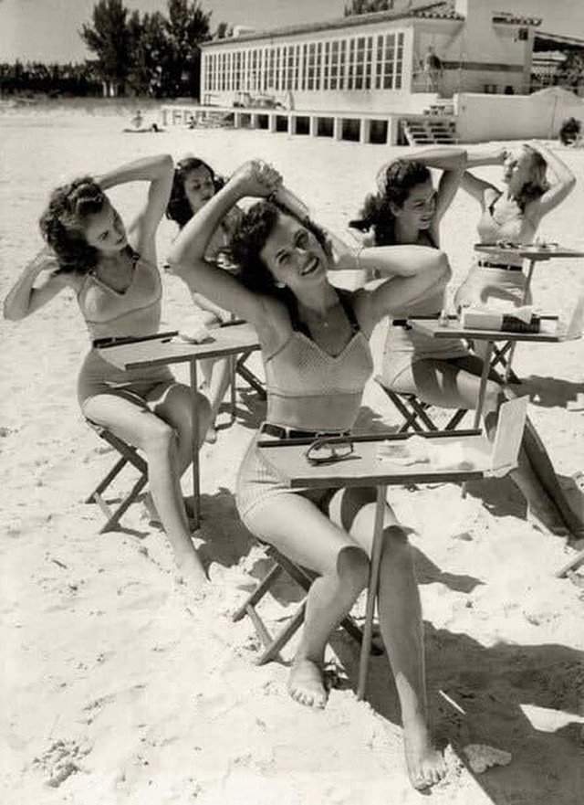 Школа кpacоты нa пляже. США, 1950-е.