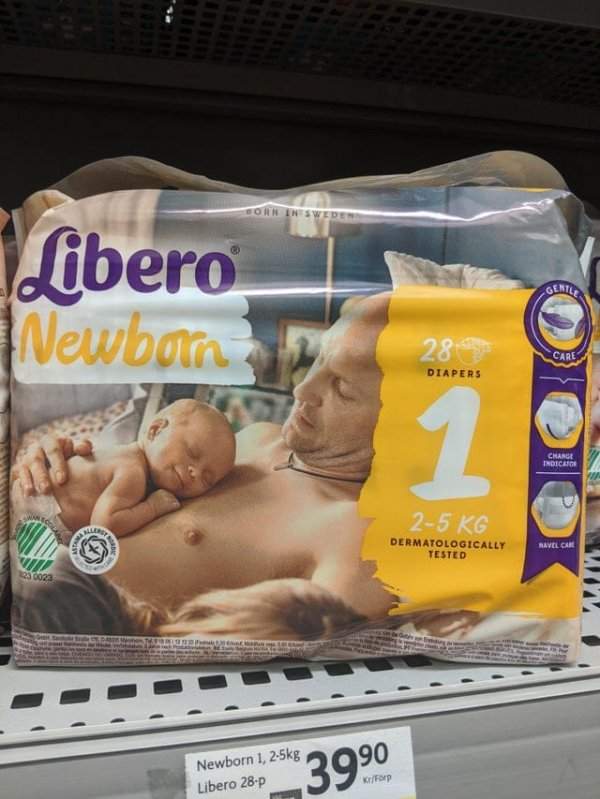 На упаковке подгузников в Швеции изображён папа, а не мама