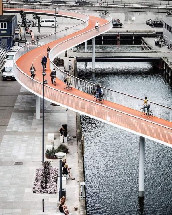 Велосипедный мост Cykelslangen в Копенгагене