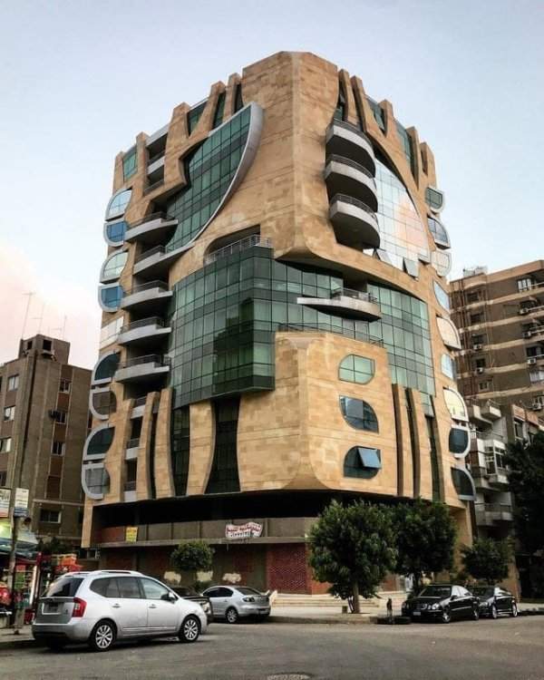 Здание в Каире: когда у тебя есть два набора Лего и хочется построить из них один новый дом
