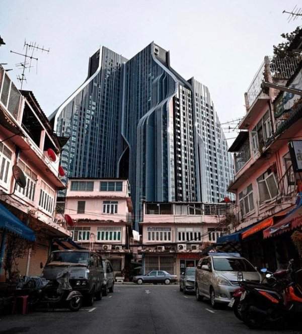 Жилое здание в Бангкоке в целом выглядит круто, но похоже на тюрьму из фантастических фильмов