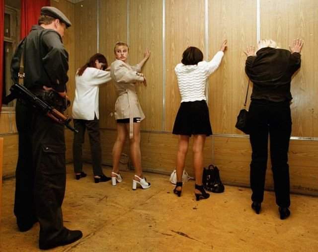 Женщины, арестованные за проституцию, 1997 год.