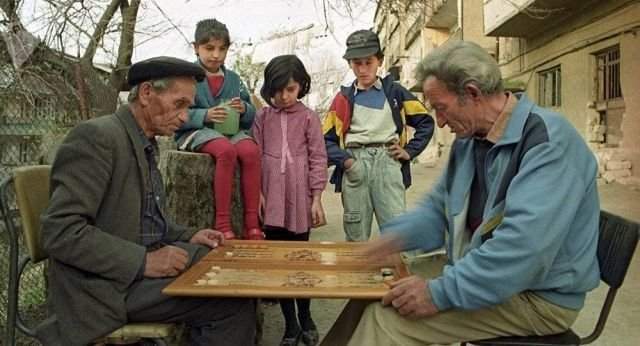 Армяне играют в нарды. 1993 год, Ереван.