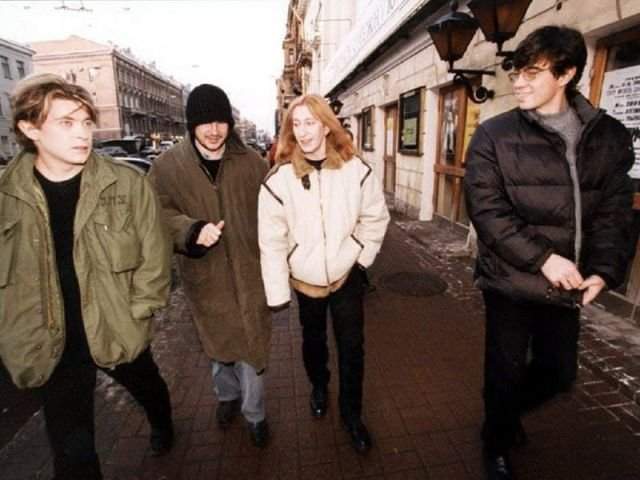 Алексей Балабанов, Сергей Бодров мл. и группа «Би-2», 1999 год.