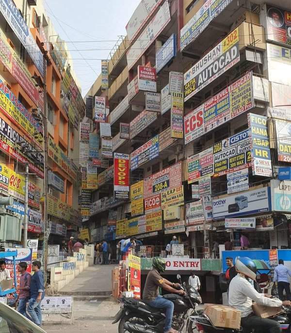 Район, который выглядит как газета с объявлениями, Хайдарабад, Индия
