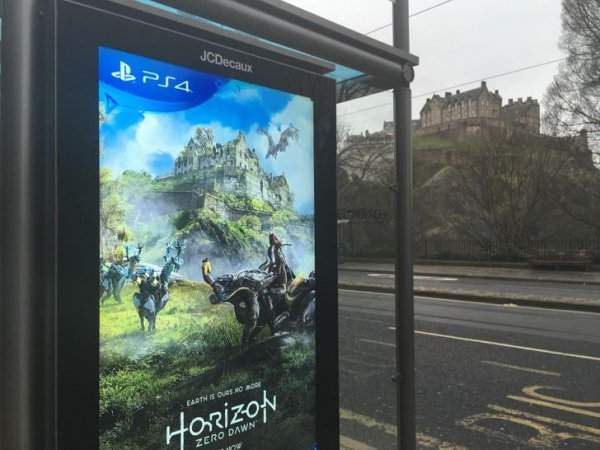 Что если вписать рекламу в исторический ландшафт и задействовать Эдинбургский замок?